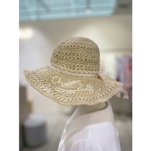 햇볕 아래 빛나는 당신을 위한 선택, 써스데이아일랜드 라피아햇 써스데이아일랜드모자