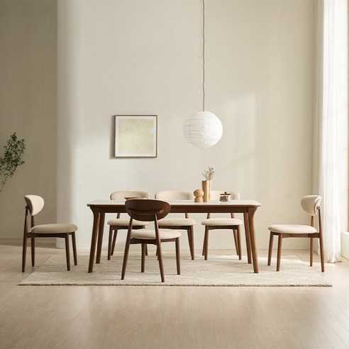 나폴리 식탁: 가정에 세련미와 편안함을 더하는 가치 있는 투자