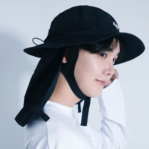 자외선 걱정 없이 스타일까지! 서브22 서프 챙모자 플랩햇으로 여름을 즐기세요.