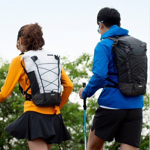 초경량의 편안함과 다양한 기능성을 제공하는 오니지 클레버 V15 등산가방