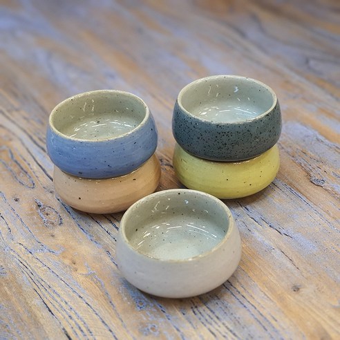 식탁에 예술을 더하는 핸드메이드 도자기 종지