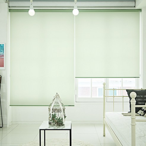 덱스터 롤블라인드로 햇빛 걱정 없이 쾌적한 하루를 시작하세요.