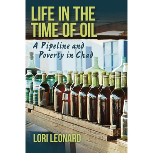 (영문도서) Life in the Time of Oil: A Pipeline and Poverty in Chad Paperback, Indiana University Press, English, 9780253019837