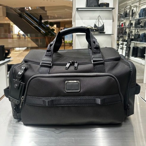 짐 걱정은 이제 그만! 투미 알파 브라보 보스턴백으로 떠나는 자유로운 일상