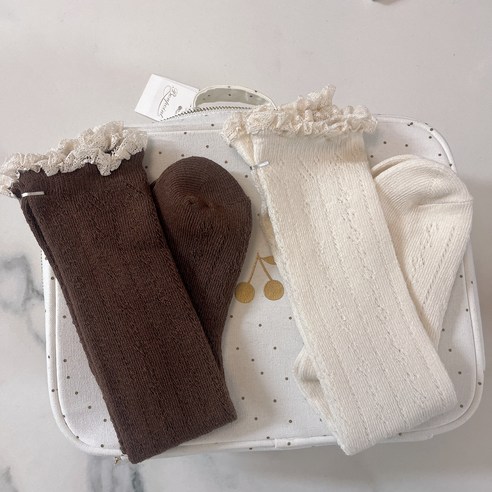 레이스 망사 프릴 니삭스: 아이의 발걸음을 우아하게 수놓다