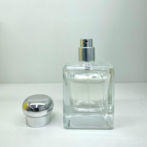 독창적인 사각형 향수 용기의 매력