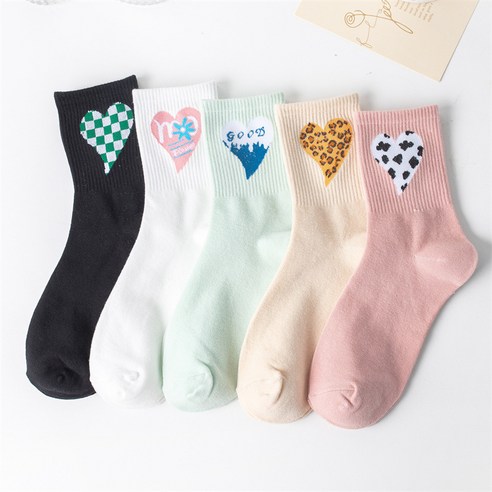 매력적인 하트 모양으로 꾸며진 편안하면서도 사랑스러운 발목 양말