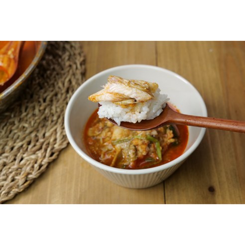 캠핑의 밤, 따뜻한 추억을 끓여내다: 능곡송천 메기매운탕 밀키트