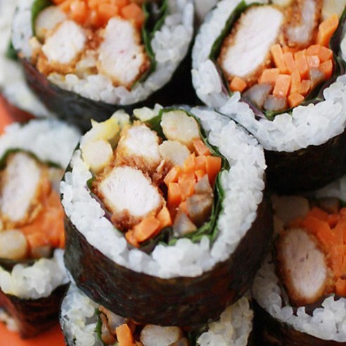 맛있는 김밥과 바삭한 돈까스의 완벽한 조화