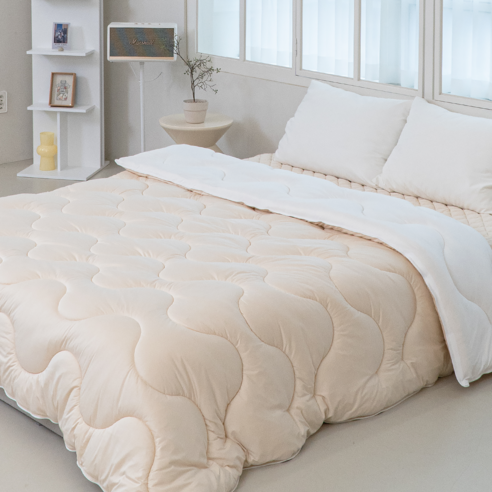 따뜻한 겨울 수면을 위한 발열 소재와 청결한 먼지적은 소재로 만들어진 부드러운 이불