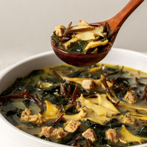 "엄마, 오늘 저녁은 뭐 먹어?" 3분 만에 완성하는 마법, 여수 해적 뜸북 미역국 밀키트! 뜸북미역국