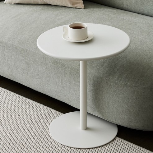 공간에 스며드는 부드러움, 한샘 재크 400 라운드 사이드테이블 화이트 한샘사이드테이블