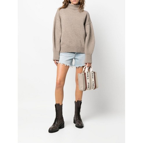 끌로에 우디 캔버스 스몰 토트 백: 섬세한 여성미를 담은 데일리 럭셔리