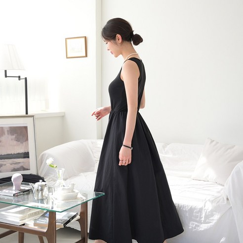 데일리앤 모아르 롱 원피스: 여름 스타일의 우아함과 세련미