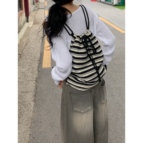 편안함과 스타일이 조화된 일상적인 스트링백 백팩