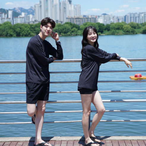 세련되고 보호적인 머스로 남녀공용 래쉬가드