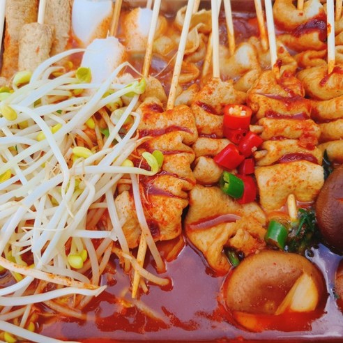 혼자 먹는 나를 위한 역전 빨간 꼬치어묵과 부산물떡 세트 2개, 빨간어묵탕과 꼬치어묵 매운어묵 안 매운 꼬치오뎅탕 세트, 맑은육수1개와 빨간찐육수1개, 꼬치어묵 15개와 부산물떡 2개의 묶음. 매운오뎅탕 혼자 먹는 나를 위한 역전 빨간 꼬치어묵과 부산물떡 세트 2개, 빨간어묵탕과 꼬치어묵 매운어묵 안 매운 꼬치오뎅탕 세트, 맑은육수1개와 빨간찐육수1개, 꼬치어묵 15개와 부산물떡 2개의 묶음. 매운오뎅탕