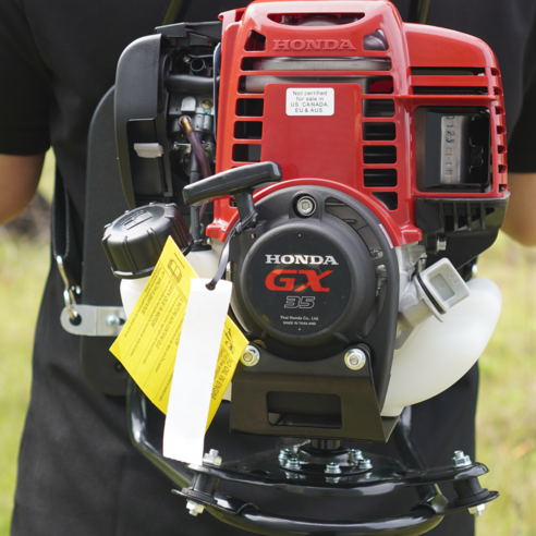 혼다의 뛰어난 GX35 엔진과 내구성으로 잡초 제거를 쉽게 하세요.