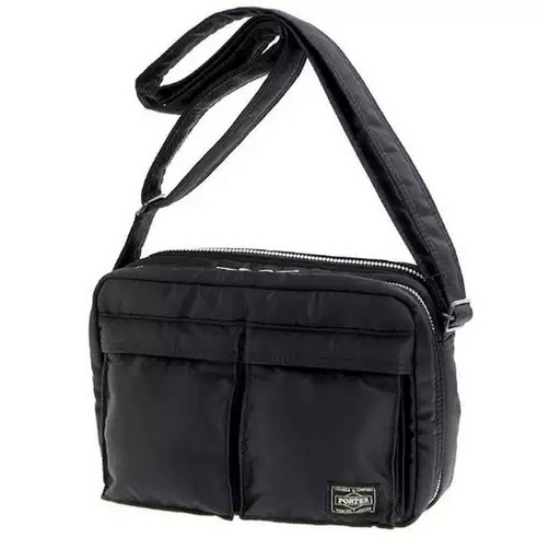 데일리 스타일을 완성하는 실용적인 블랙 숄더백