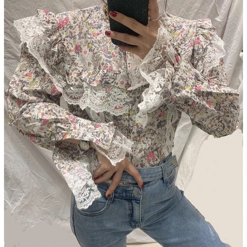 스퀘어 레이스 잔꽃 블라우스