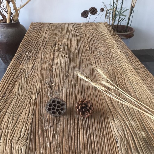 자연 속으로 스며드는 느릅나무 고재 테이블 고재테이블