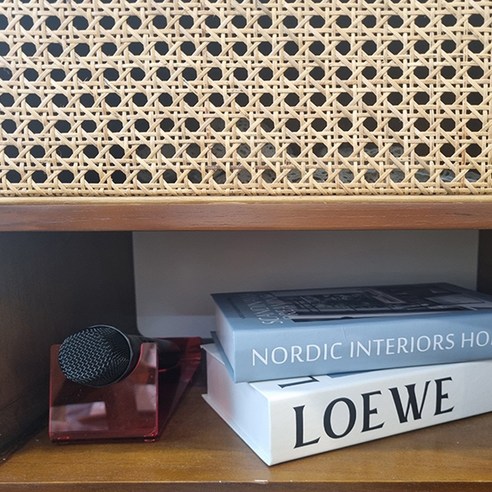 스타일리시한 아크릴 마이크 거치대로 작업 공간에 개성을 더하세요!