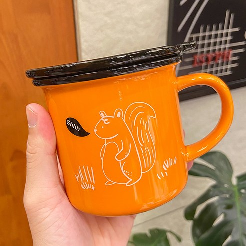 뚜껑 세라믹 컵 성격 사무실 홈 머그 작은 신선한 창조적 인 컵과 일본식 만화 동물, 검은색 뚜껑이 있는 주황색 컵, 380ML