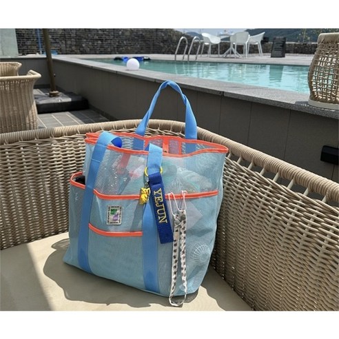 편안하고 세련된 오누하임+ 컬러링 메쉬 비치백으로 여가 시간을 편리하고 스타일리시하게 즐기세요.