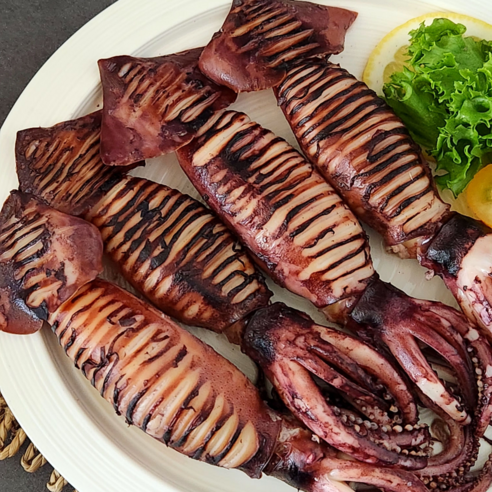 오늘 저녁, 젓가락 멈추지 않는 마성의 맛! 자연산 오징어 통찜으로 특별한 만찬을 즐겨보세요.