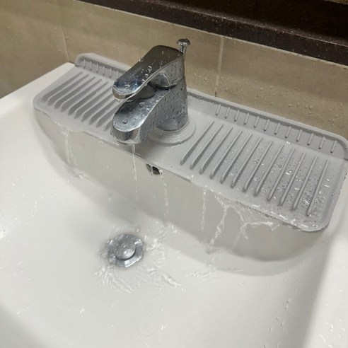 찝찝한 세면대 물때, 이제 안녕! 뽀송한 세면대를 위한 현명한 선택 실리콘배수패드