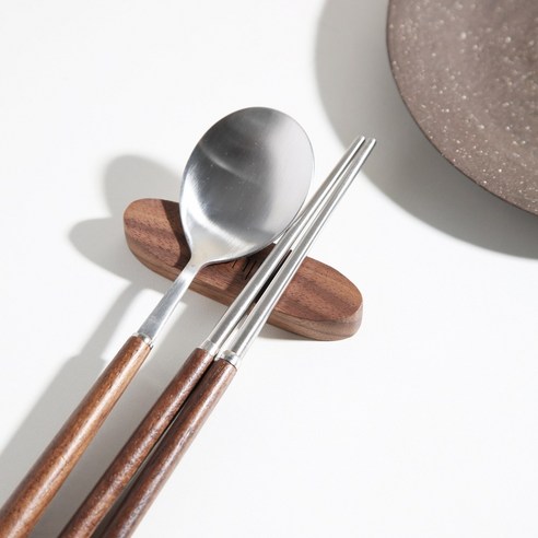 당신의 식탁에 따스함을 더하는 벨류세라믹 디니스 월넛 우드 커트러리