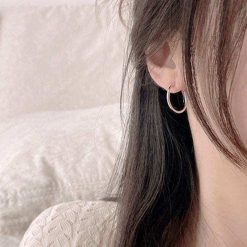 다양한 스타일을 연출하는 세련된 링 세트