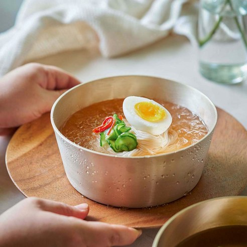 전통과 현대의 조화, 광명유기 방짜유기로 식탁의 품격을 높이다.