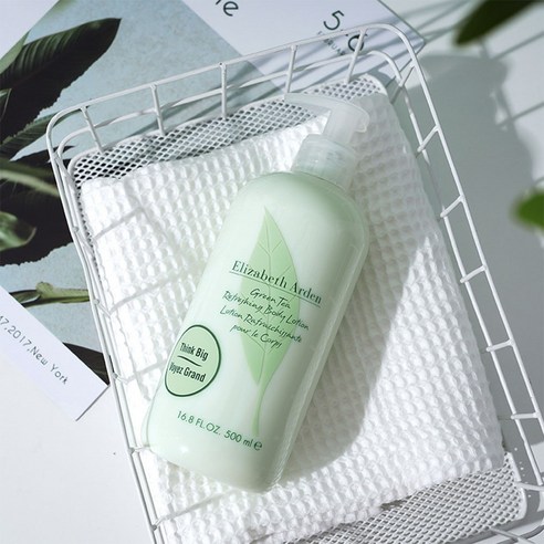 싱그러운 녹차 향으로 촉촉하고 산뜻하게, 엘리자베스아덴 그린티 바디로션 듀오