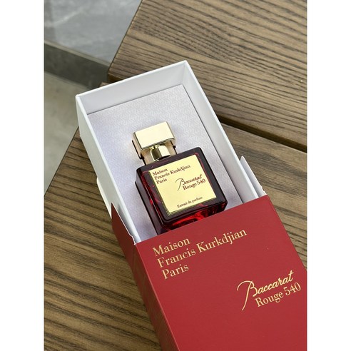 붉은 황홀경, 시간을 초월하는 향기의 예술