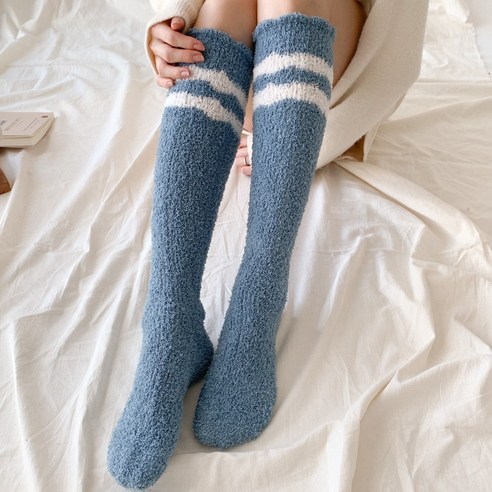 블루씨티 줄무늬 니삭스 겨울 여성 장목 극세사 롱 수면양말