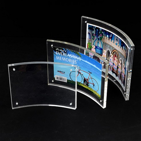 추억을 담는 투명한 캔버스: 프레임리스 자석 고정 커브드 아크릴 액자로 당신의 공간을 예술적으로 프레임리스액자