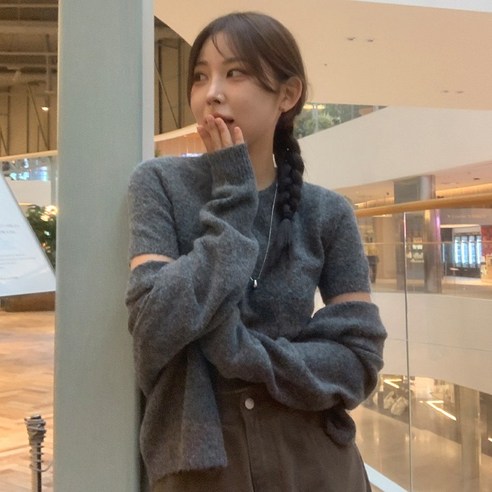 다양한 활용도를 가진 세련된 바잉몰 여성 메르델 라운드 반팔 니트 가디건 세트