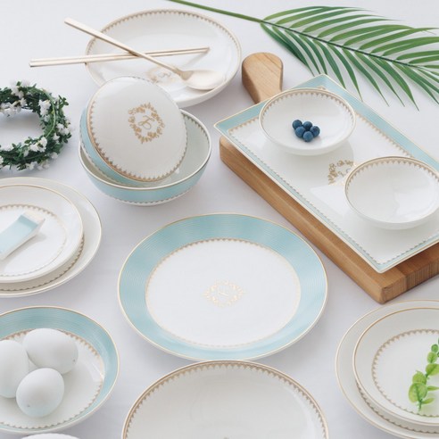 전통과 현대의 조화, 한국도자기 본차이나 예단반상기로 품격 있는 시작을 선물하세요.