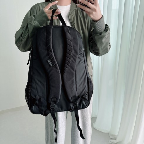 시간을 초월하는 스타일과 실용성을 겸비한 잔스포츠 엔보이 백팩