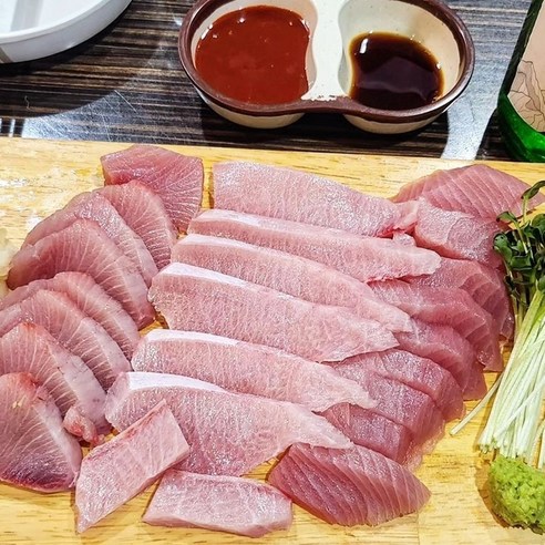 반값 대방어회 풀세트로 집에서 해산물 향연을 즐기세요.