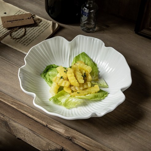 북유럽 감성의 우아한 식기 세트