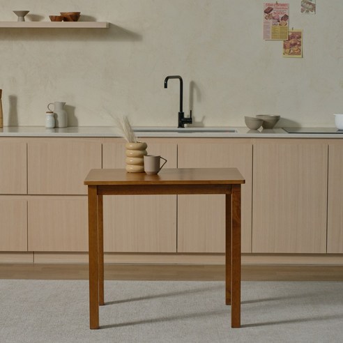 당신의 공간에 온기를 불어넣다: 델카 LITE 2인 식탁세트 브라운 모던하우스식탁