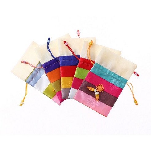 편리함과 스타일이 만나는 세련된 실크 색동 복주머니