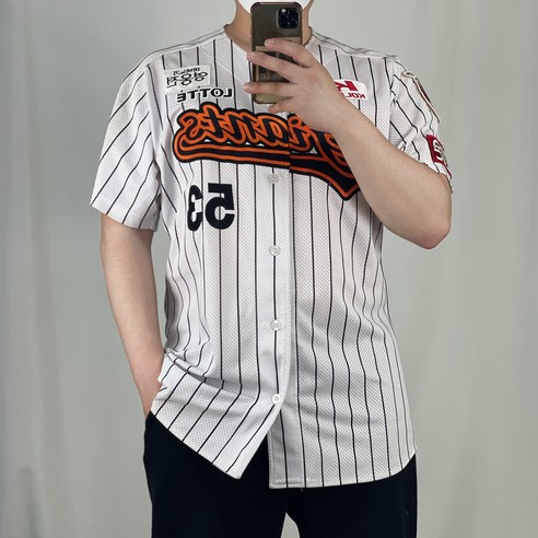 김주현 싸인 유니폼, 빈티지 감성으로 야구 팬심을 사로잡다