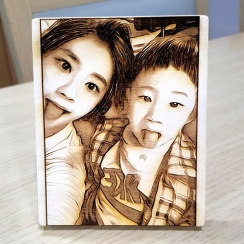 고급스러운 자작나무 소재와 뛰어난 내구성을 자랑하는 센스풀한 액자