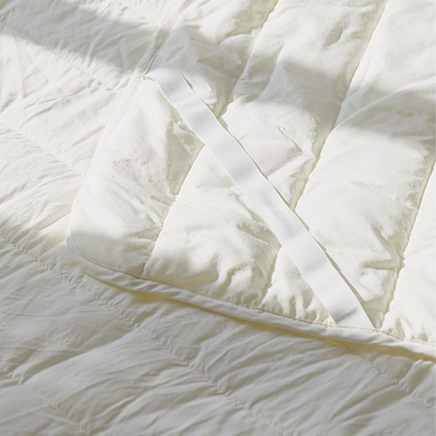 미끄럼 방지와 편안함을 제공하는 루아베 워싱 침대패드 고정밴드형으로 평온한 수면을 경험하세요.