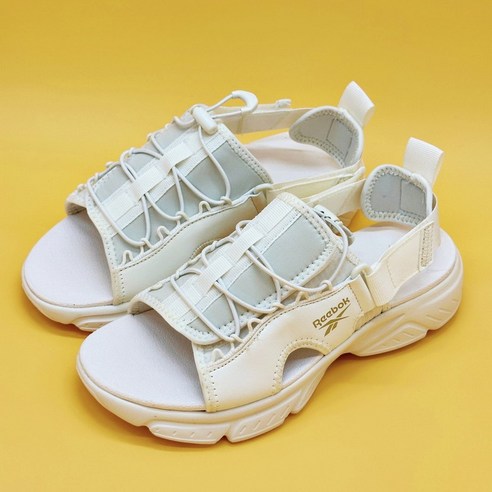 리복 하이페리엄 슬라이드 샌들: 자유로운 여름을 위한 궁극의 선택 리복하이페리엄