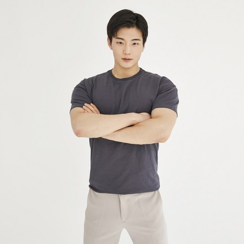 몸좋아보이는 무지 라운드 반팔 티셔츠 어깨 등 넓어보이는 머슬 핏 티