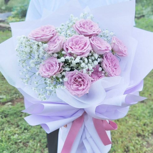 보라 장미 꽃다발 - 생화로 품격 있는 선물을 전달해보세요!